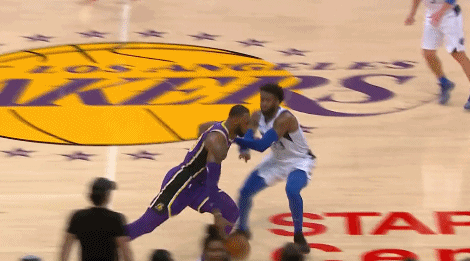 在首月保持 在首月保持